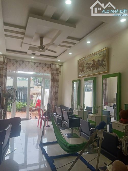 Khu Thảo Điền, Mặt tiền đường 61, 250m, 3 tầng, kinh doanh, chỉ 40 tỷ.