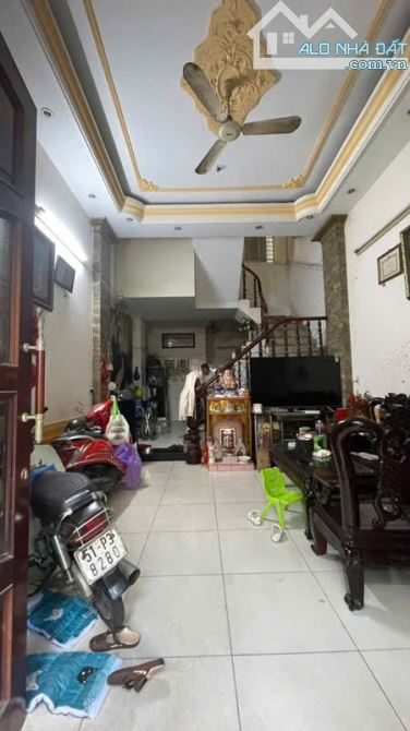 Nhà mới 5 tấng, Đủ công năng, HXH 1 xẹt Âu Cơ . giá 6.4ty