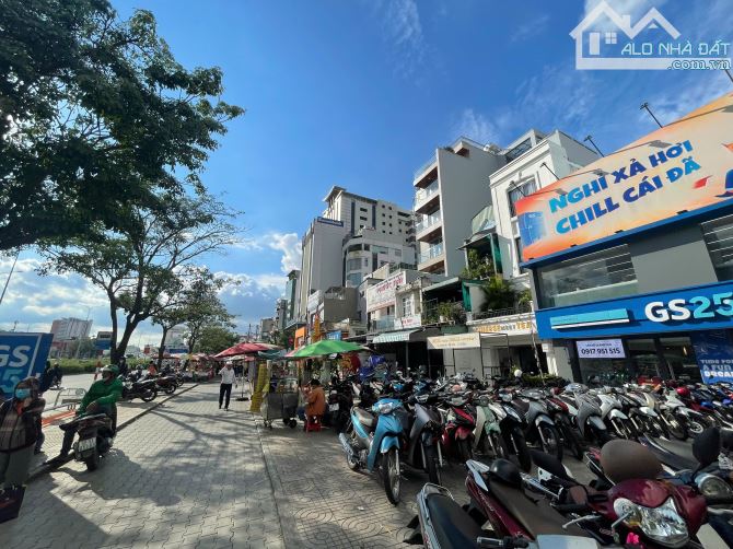 Tòa nhà 3 mặt tiền Nguyễn Thị Minh Khai, Q1 Vietcombank thuê 160tr/tháng Giá chỉ 92 tỷ