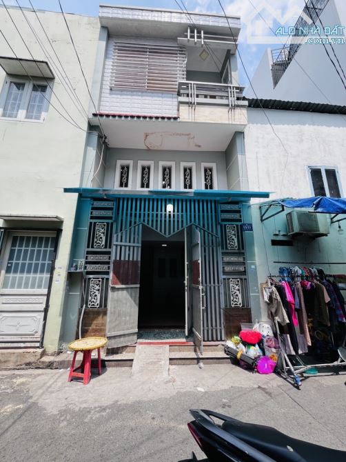 Nhà 3 tầng gần Gò Xoài – Bình Tân – 28m² – hẻm xe hơi – chỉ hơn 3tỷ TL.
