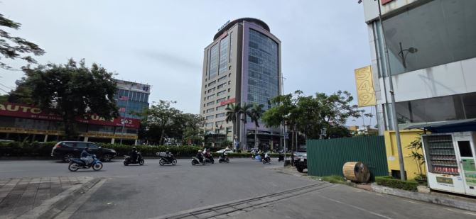 BIỆT THỰ GIA THỤY LONG BIÊN GIÁ TỐT  NGÕ NÔNG THÔNG ÔTÔ 7 CHỖ VÀO NHÀ GẦN Đ NGUYỄN VĂN CỪ.