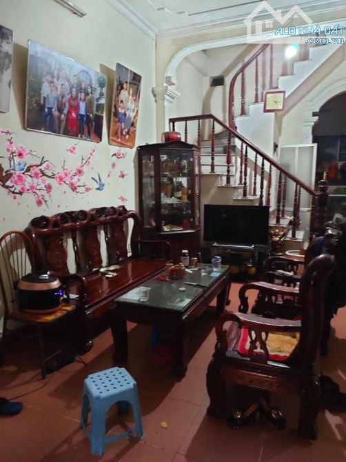 Bán nhà ngõ 247 Nguyễn Văn Linh, DT 98m, 3 tầng, MT 4.5m, giá 16 tỷ, ngõ 5m.