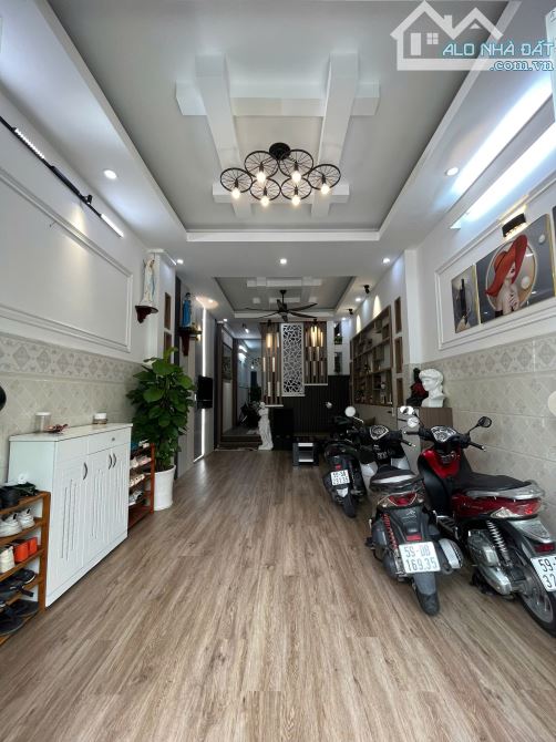 NHÀ MẶT TIỀN  – ĐỐI DIỆN CÔNG VIÊN BÌNH PHÚ   ( 4 * 17 ) 4 LẦU ĐẸP 12.5 TỶ
