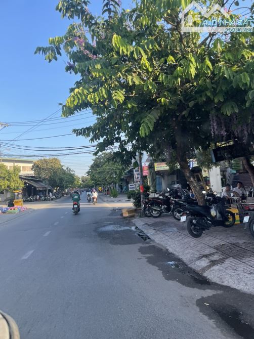Bán nhà mặt tiền 14x30m giá 17 tỷ Đường Song Hành