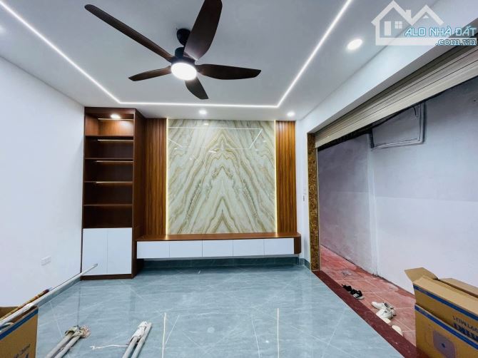 BÁN NHÀ THỊNH QUANG, ĐỐNG ĐA. 5 TẦNG MỚI KOONG, Ở LUÔN, NGÕ 3 GÁC PHÓNG, FULL NỘI THẤT.