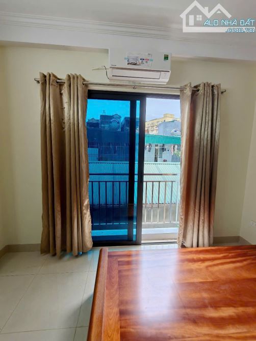 Cho thuê căn hộ tầng 2,3,4, có thang máy, đầy đủ nội thất, ngõ 75 phố Vĩnh Phúc,Ba Đình,HN