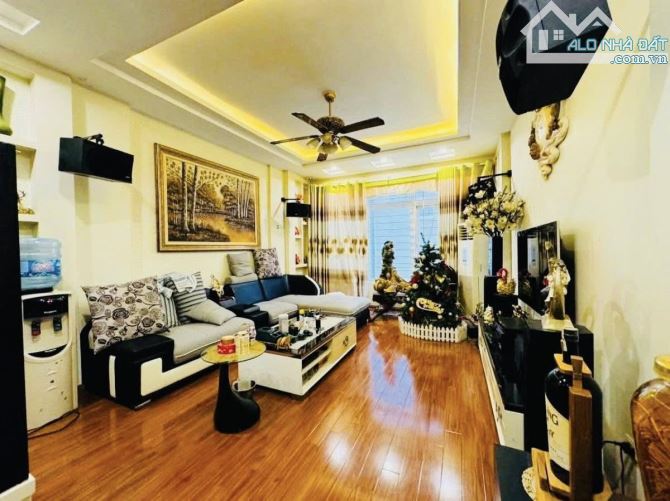 BÁN NHÀ NGUYỄN KHANG - CẦU GIẤY , 52M2 - MT 4M, Ô TÔ ĐỖ CỬA, Ô TÔ DỪNG ĐỖ 24/24🚘
