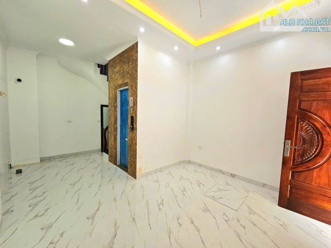 B án Nhà Phú Thượng 6 Tầng Thang Máy - Lô Góc - 30m ra ô tô đậu DT 35m2 6T Mt 4.5m