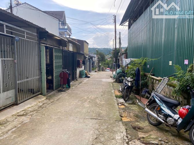 BÁN ĐẤT TẶNG NHÀ ĐƯỜNG 2 Ô TÔ TRÁNH NHAU, SRXD CHỈ HƠN 3 TỶ - PHƯỜNG CAM LY, ĐÀ LẠT