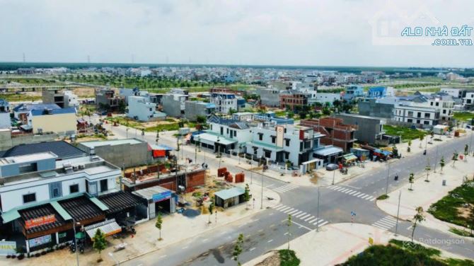 Bán Gấp 210m2 1.82Tỷ Ngay Trung Tâm - Cạnh VINGROUP, Đối Diện CHỢ Long Thành - Gần Sân Bay