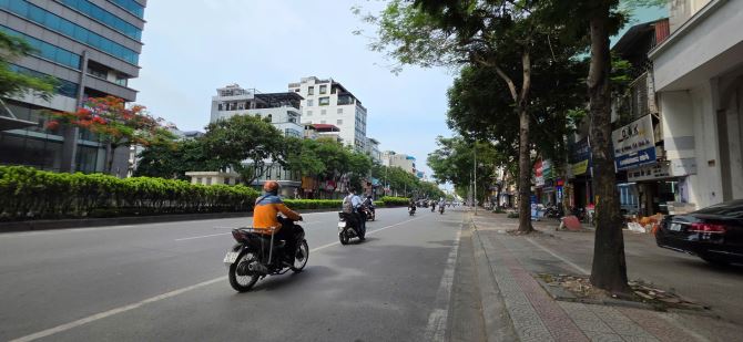 CỰC HIẾM DÂN XÂY GIA THỤY LONG BIÊN  NGÕ NÔNG THÔNG ÔTÔ TRÁNH Ô CHỜ THANG MÁY G,,IÁ TỐT.