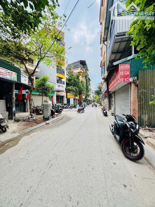 Bán đất mặt ngõ Kinh doanh, Vỉa hè Vài Ô tô tránh phố Đội Cấn, Ba Đình 50M MT4 15,5 tỷ