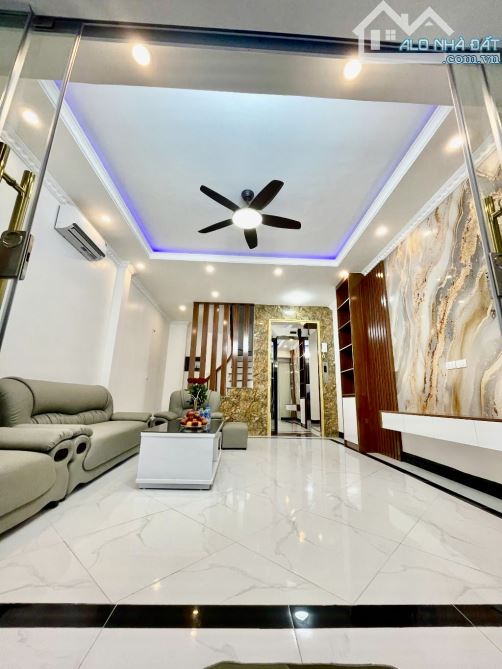 ✨✨Nhà Đẹp Phạm Văn Đồng-35M x 6 Tầng - MT 4.5m- Ngõ nông - Căn góc 2 thoáng Trước sau