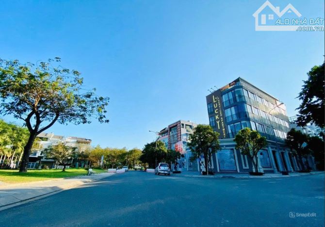 Bán Nhà 2MT Đường số 4, Phú Mỹ Hưng Quận 7 -9x30m 5 Tầng HĐT 200 Triệu. Bán 70 Tỷ