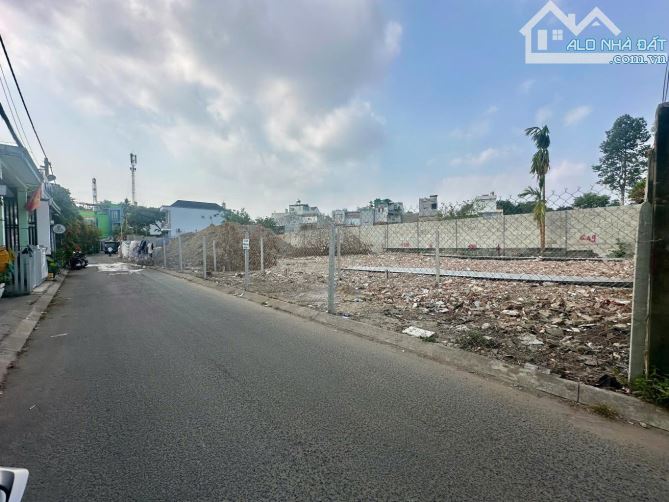 Tặng nội thất 1 tỷ, bán nhà 3 tầng Tăng Nhơn Phú B, đường ô tô vi vu, 80m2