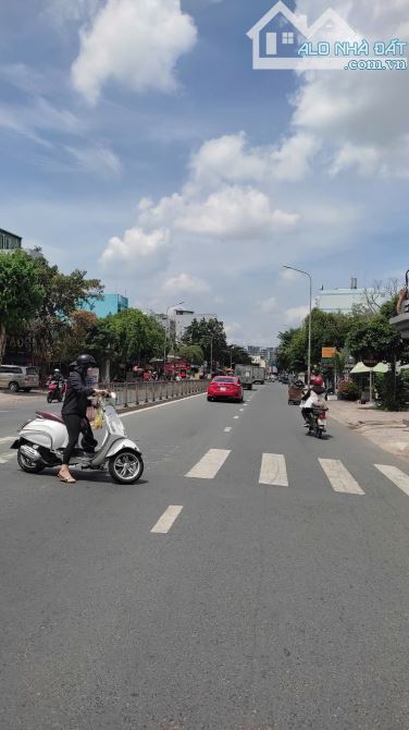 Bán nhà MTKD Tây Thạnh Tân Phú 8x20m cấp 4 giá 30 tỷ TL (cách Lê Trọng Tấn 200m)