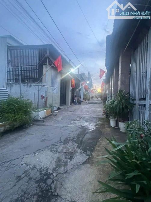 Nhà Cần bán để Trả nợ 750triệu Sổ Hồng riêng Sẵn 64m2 Ngay Trịnh Thị Miến Thới Tam thôn