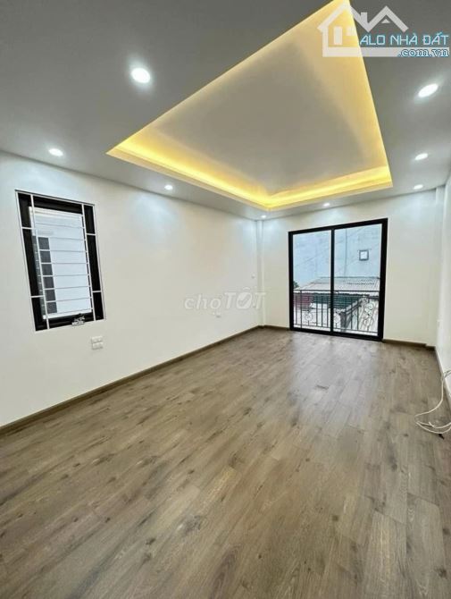 Chỉ đúng 2,480 tỷ có ngay nhà 3 Tầng, Đường Ô Tô Đỗ Cổng. -Vị trí tại Phụng Châu, gần Đại