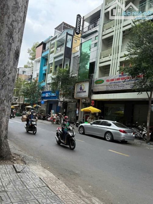 Bán nhanh Mặt Tiền số 82 Trần Bình Trọng - An Dương Vương Quận 5 ( 4x 22m) Giá: 28 Tỷ.