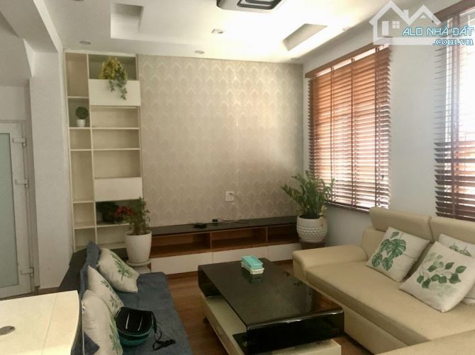 Bán Nhà Phố Nguyễn Phúc Lai, Hoàng Cầu Trung Tâm Đống Đa Ô Tô DT 74M 4T MT 9.4 Giá 25Tỷ