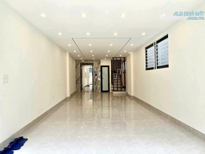 BÁN NHÀ BÁT KHỐI, FULL NỘI THẤT, THANG MÁY CHẠY, LÔ GÓC Ô TÔ VÀO NHÀ, SỔ VUÔNG VẮN