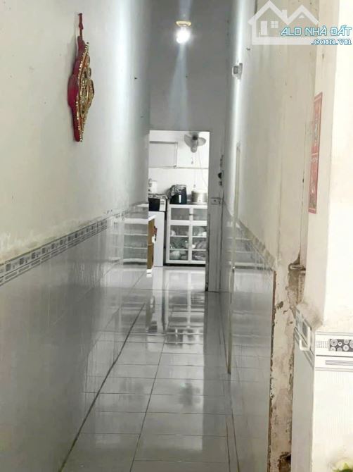 Dãy trọ đường NGUYỄN VĂN QUÁ, phường ĐHT,Q12,dt 240m2 (10mx24m), Hẻm Ôtô, DÒNG TIỀN 22TR/T