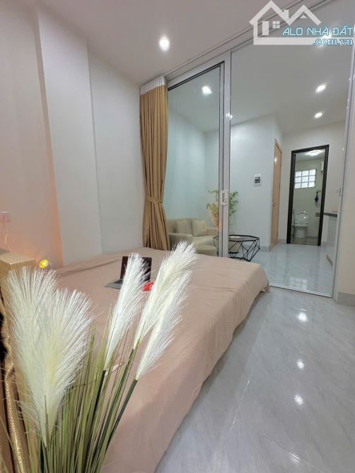 Cho Thuê CCMN 302 Đường Láng Đống Đa 20-25m2 Studio 1N1K Ban Công Thang Máy Full Nội Thất