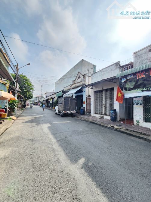 dãy nhà trọ 149.7m2 4ty550 TL thu nhập 12 triệu, KDC 434, chợ 434, p.Bình Hòa