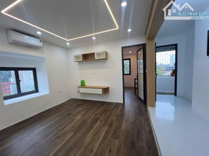 TẬP THỂ VĨNH HỒ - LÔ GÓC - 3PN 2 WC Diện tích 40m2 Giá 4.3 tỷ có thương lượng