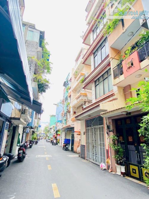 Bán nhà(4,5x8m) HXH tận cửa, 5 tầng mới cứng Phan Đăng Lưu Phú Nhuận. Giá 9 tỷ 2