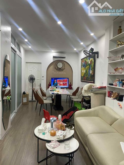 bán nhà phố chùa láng, 50m x 5T, ô tô ngủ trong nhà, ngõ thông kinh doanh ngày đêm