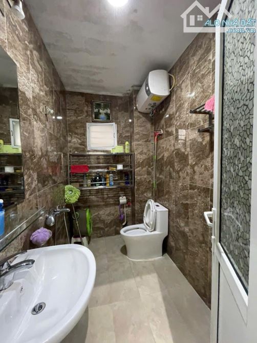 Nhà đẹp ở ngay Miếu Đầm Nam Từ Liêm. Sổ 48m, 4 tầng 6 ngủ MT4m Giá 8.8 tỷ Ngõ 3 gác - 10