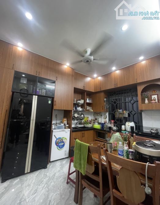GẤP BÁN NHÀ LÔ GÓC HẺM XE HƠI KHU VƯỜN LÀI, 4X14, 3 TẦNG, 7.3 TỶ TL - 1