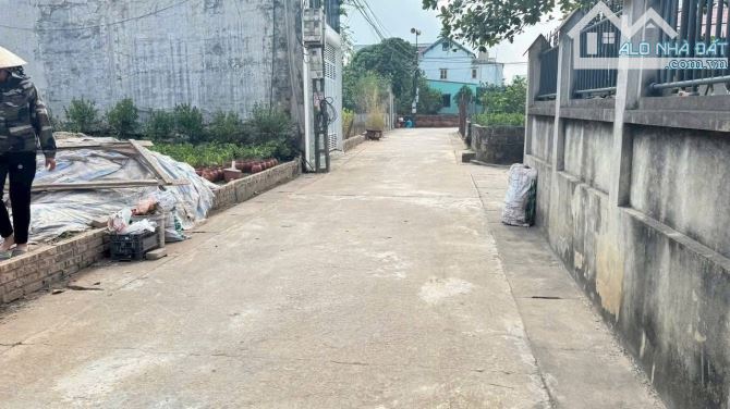 Bán 97m đất thôn Hoàng Trạch. Đường 5 thông các ngả. Giáp khu đấu giá vad VD 4 - 1