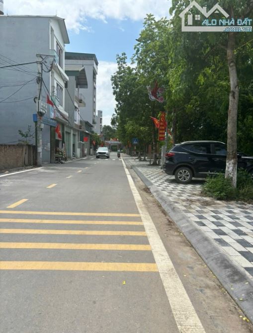 Bán đất Bắc Hồng,Đông Anh mặt tiền 11m ô tô đỗ cửa,ngay bìa làng - 1
