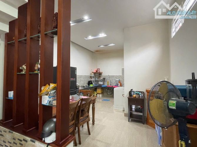 HÀNG SIÊU HIẾM, VỊ TRÍ ĐẸP GIÁ RẺ Bán nhà 3 lầu hoàn công, đường ô tô ngay chợ Biên Hòa gi - 1