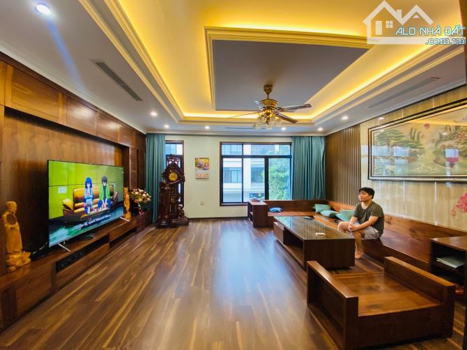 Tòa Nhà Mặt phố Nguyễn Viết Xuân Hà Đông, View Hồ, Kinh Doanh 2 mặt tiền, 95m2*9T, 5,3m MT - 1