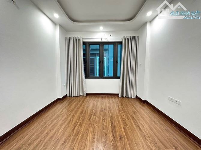Khu Vip Phố Vũ Tông Phan, 40m2*4T, Trước Nhà Gần 3m, Cách Ô Tô 20m, Ngõ Thông - 1