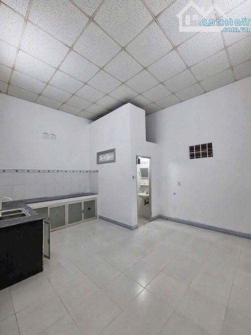 Nhà Cần bán để Trả nợ 750triệu Sổ Hồng riêng Sẵn 64m2 Ngay Trịnh Thị Miến Thới Tam thôn - 1