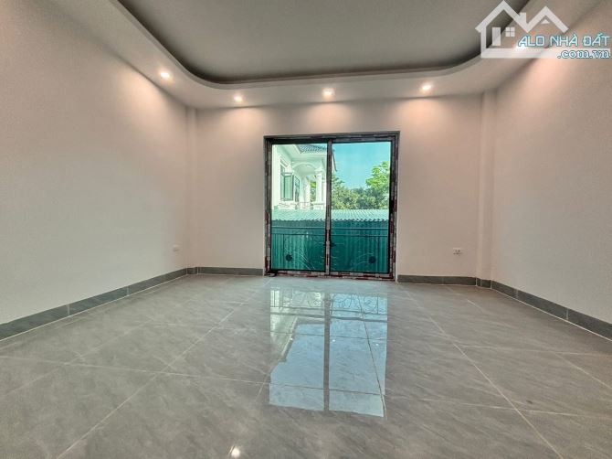 Chỉ đúng 2,480 tỷ có ngay nhà 3 Tầng, Đường Ô Tô Đỗ Cổng. -Vị trí tại Phụng Châu, gần Đại - 1
