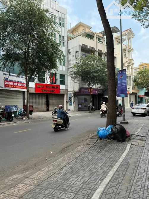 Bán nhanh Mặt Tiền số 82 Trần Bình Trọng - An Dương Vương Quận 5 ( 4x 22m) Giá: 28 Tỷ. - 1