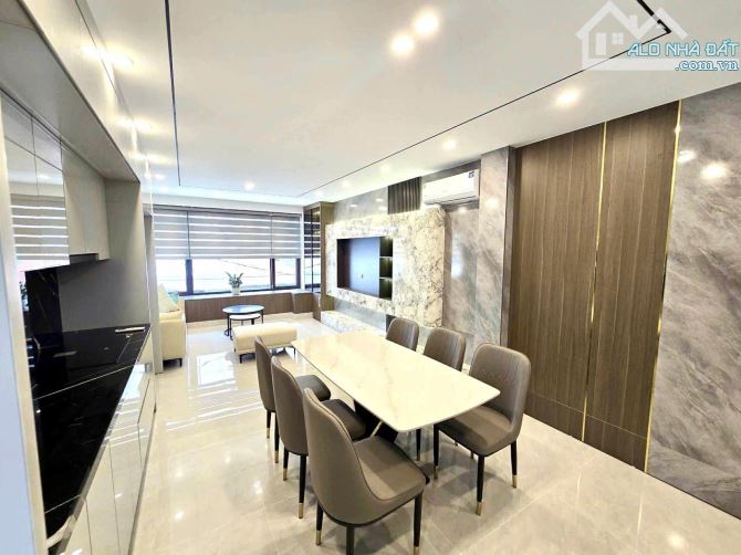 BÁN NHÀ BÁT KHỐI, FULL NỘI THẤT, THANG MÁY CHẠY, LÔ GÓC Ô TÔ VÀO NHÀ, SỔ VUÔNG VẮN - 1
