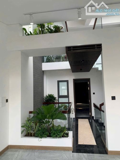 BÁn nhà vip khu thời trang Lê Văn Sỹ gần ngã tư gồm 7 tầng thang máy thu nhập 76tr - 1