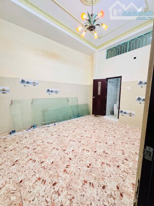 BÁN NHÀ MẶT TIỀN  BA ĐÌNH P10 (4x25m), nở hậu, xây 3 tầng - Q8 - 1