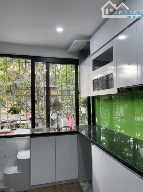 Bán nhà tập thể phố 8/3 sử dụng 60m2 view thoáng có sân chơi giá chỉ 2.8 tỷ - 1