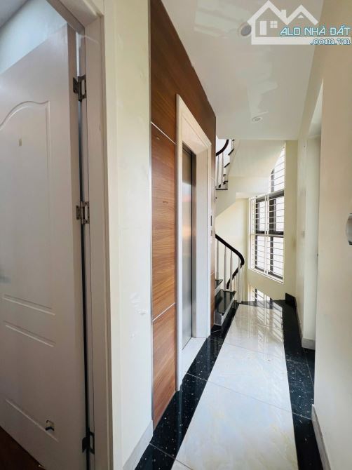 Bán nhà Thanh Nhàn 67/75m2, 5T, mt 7m thang máy, oto đỗ cửa, cách phố 15m. Giá 23.5 tỷ TL