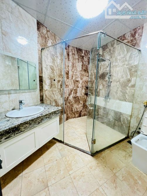 Bán nhà Thanh Nhàn 67/75m2, 5T, mt 7m thang máy, oto đỗ cửa, cách phố 15m. Giá 23.5 tỷ TL