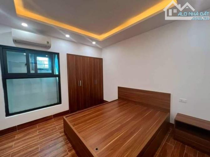Bán Gấp. Nhà Phố Trần Vỹ, Mai Dịch. Phân lô,OTO tránh đỗ,vỉa hè rộng. Lô Góc.DT 70m2*20tỷ - 2
