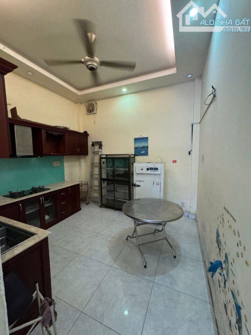 Nhà bán: đường văn Chung. Q Tân Bình. DTSD 45m2. 4 tầng .  7,2 tỷ - 2