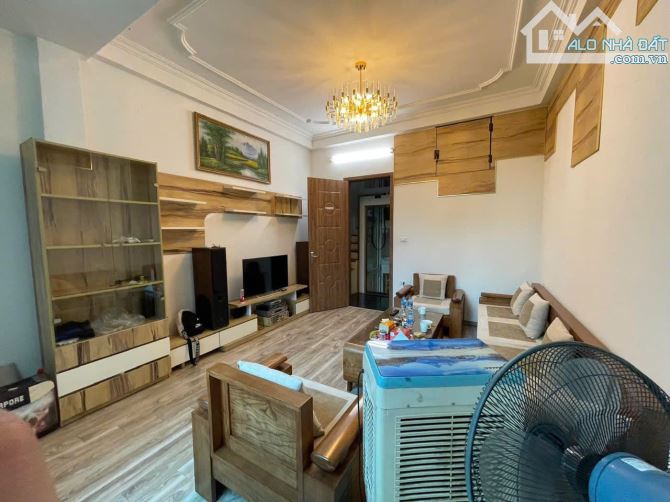Chính chủ cần bán nhà dân xây 5 tầng, 45m, Nguyễn Chí Thanh, Đống Đa - 2